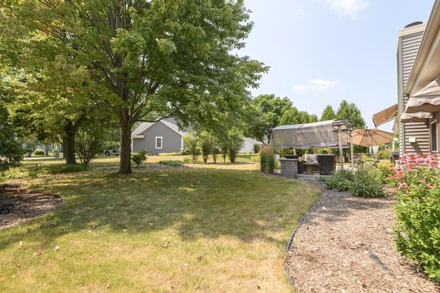 2147 Inverness DRIVE, Waukesha, WI 53186