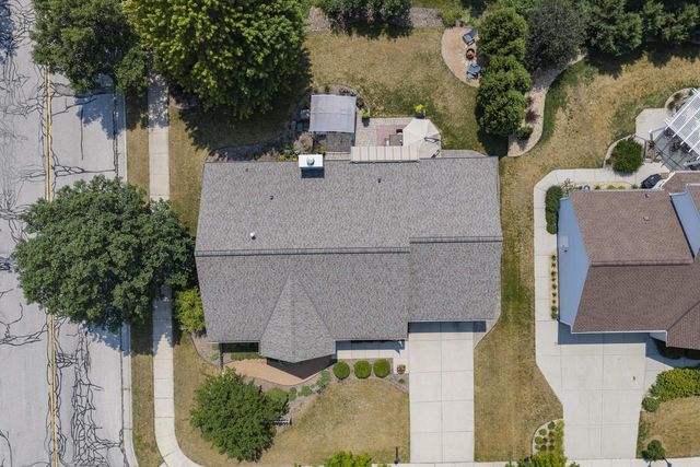 2147 Inverness DRIVE, Waukesha, WI 53186
