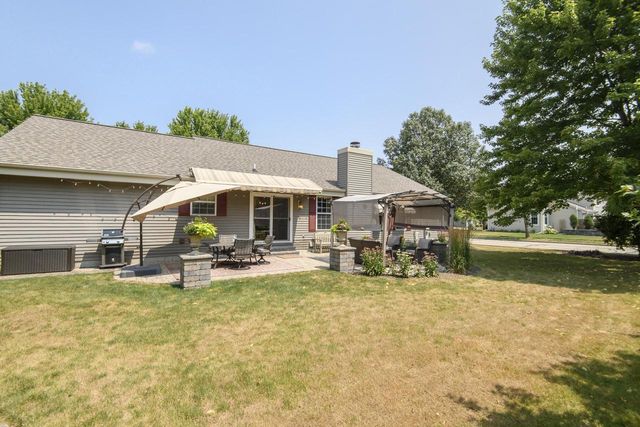 2147 Inverness DRIVE, Waukesha, WI 53186