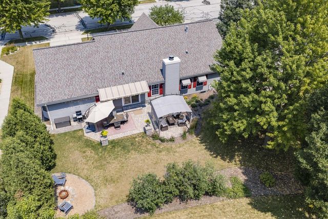 2147 Inverness DRIVE, Waukesha, WI 53186