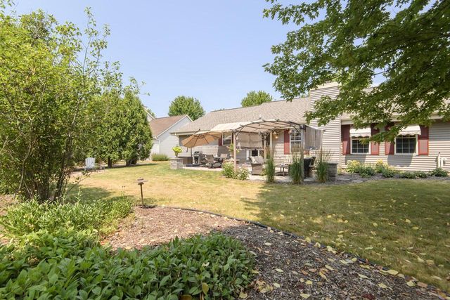 2147 Inverness DRIVE, Waukesha, WI 53186