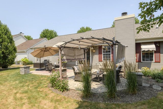 2147 Inverness DRIVE, Waukesha, WI 53186