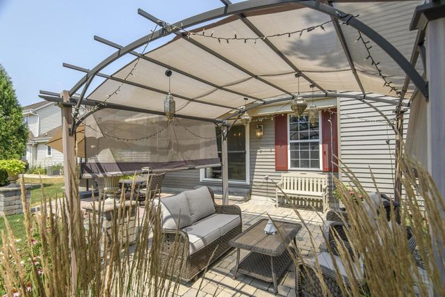 2147 Inverness DRIVE, Waukesha, WI 53186