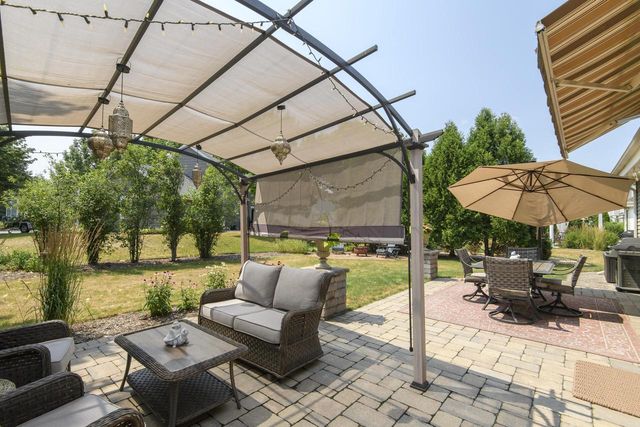 2147 Inverness DRIVE, Waukesha, WI 53186