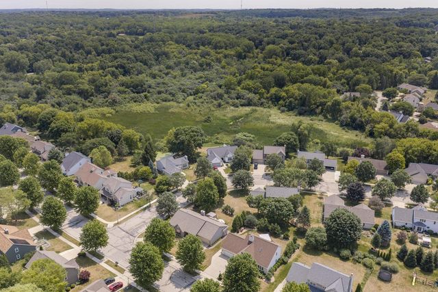 2147 Inverness DRIVE, Waukesha, WI 53186