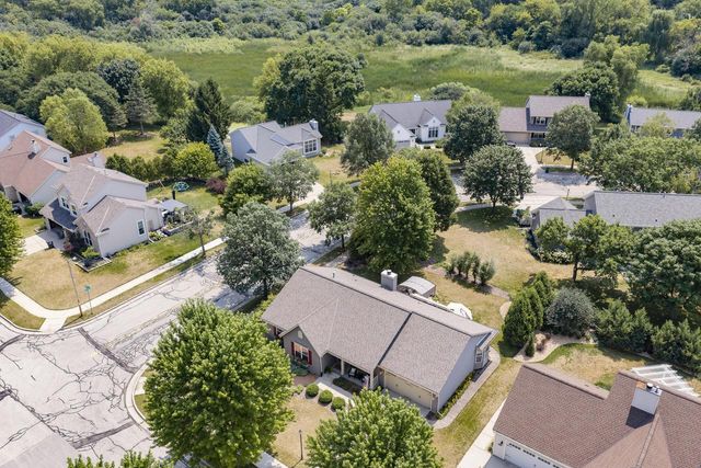 2147 Inverness DRIVE, Waukesha, WI 53186