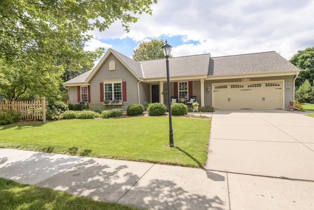 2147 Inverness DRIVE, Waukesha, WI 53186