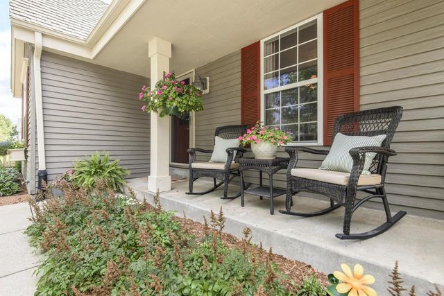 2147 Inverness DRIVE, Waukesha, WI 53186