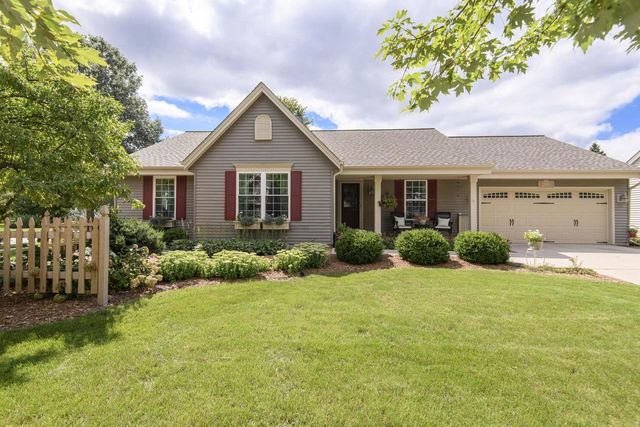 2147 Inverness DRIVE, Waukesha, WI 53186