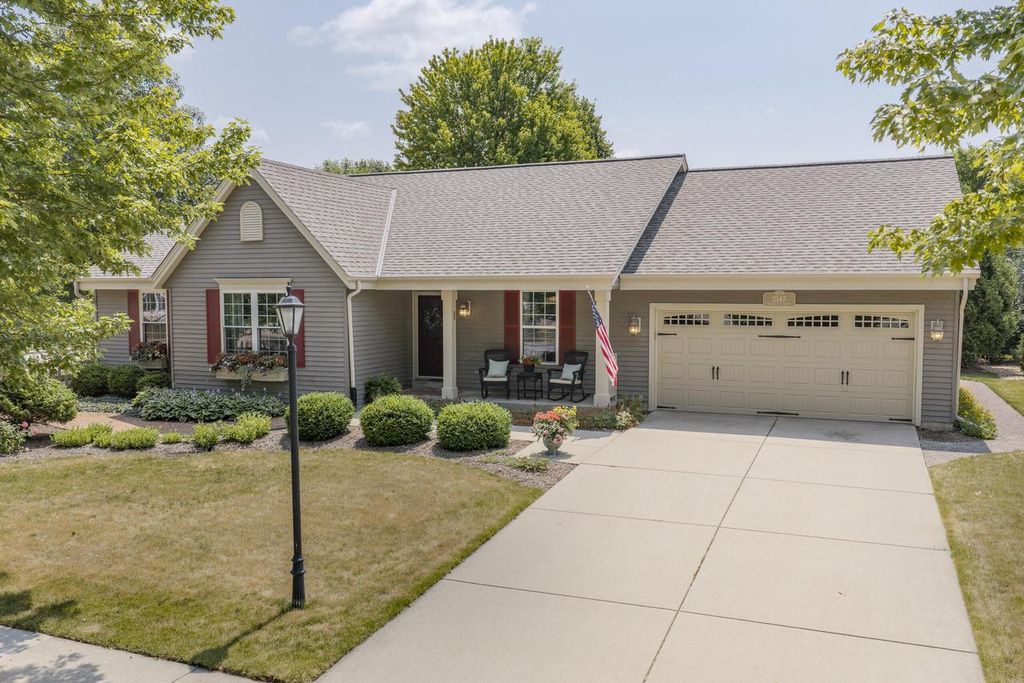 2147 Inverness DRIVE, Waukesha, WI 53186
