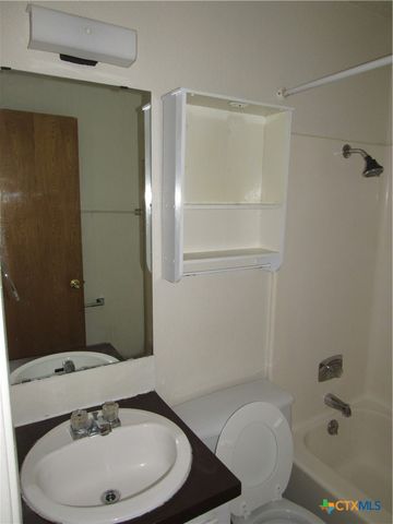 2406-B Shoemaker, Killeen, TX 76543