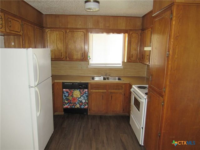 2406-B Shoemaker, Killeen, TX 76543