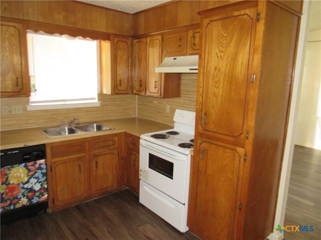 2406-B Shoemaker, Killeen, TX 76543