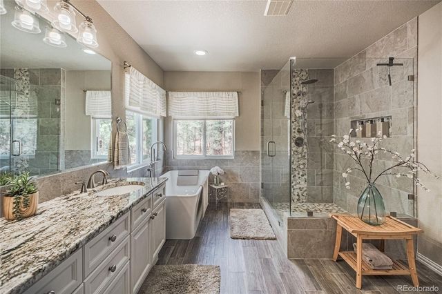 1000 Cochetopa Drive, Larkspur, CO 80118