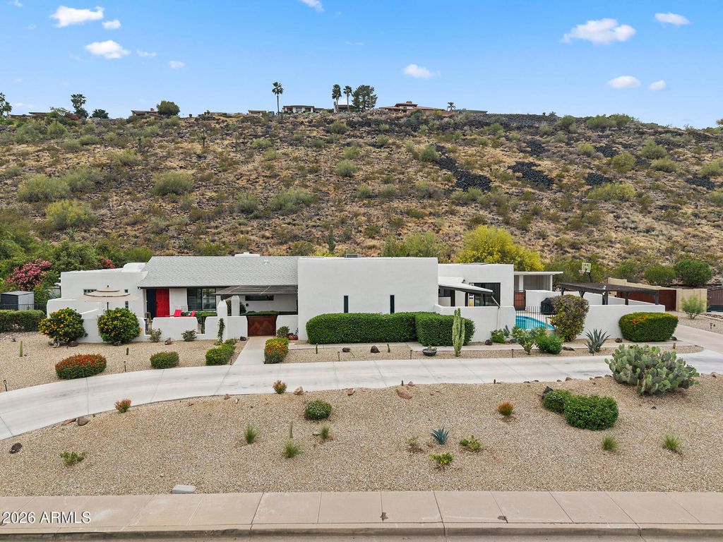 Image 2 of property listing at 14436 N CORAL GABLES Drive, Phoenix, AZ 85023