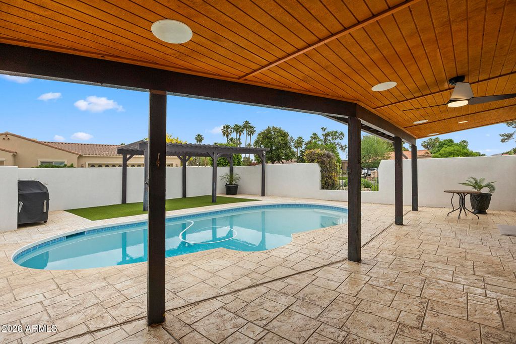 Image 21 of property listing at 14436 N CORAL GABLES Drive, Phoenix, AZ 85023