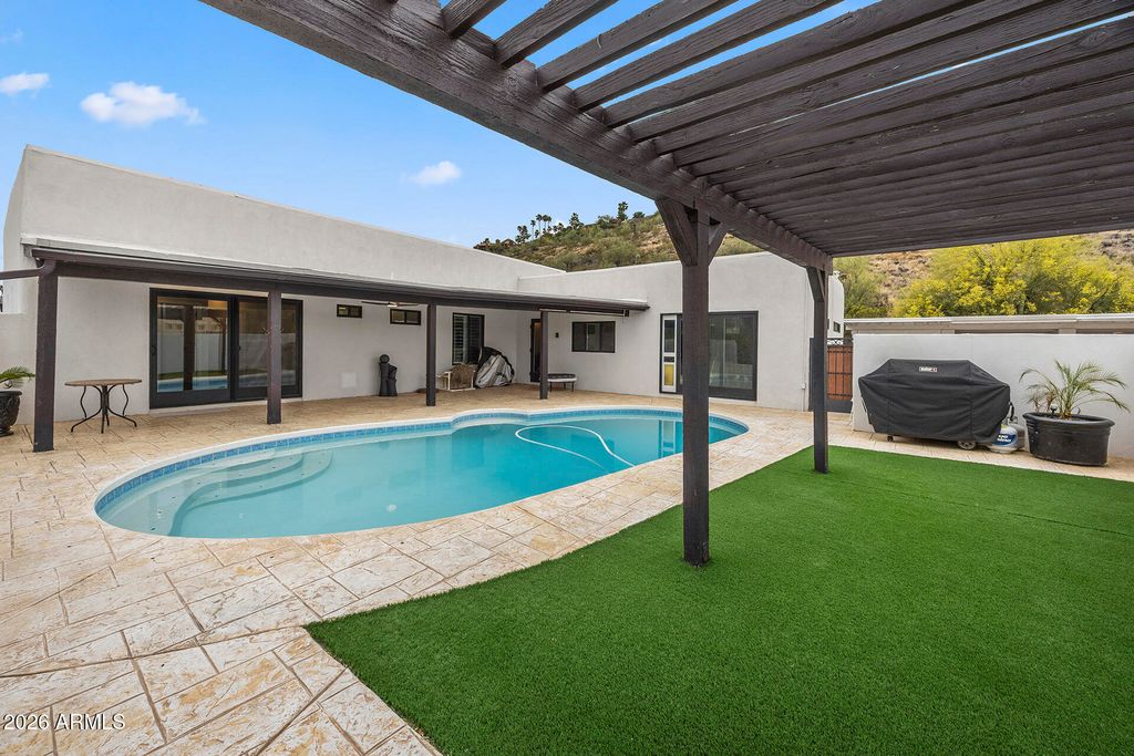 Image 22 of property listing at 14436 N CORAL GABLES Drive, Phoenix, AZ 85023