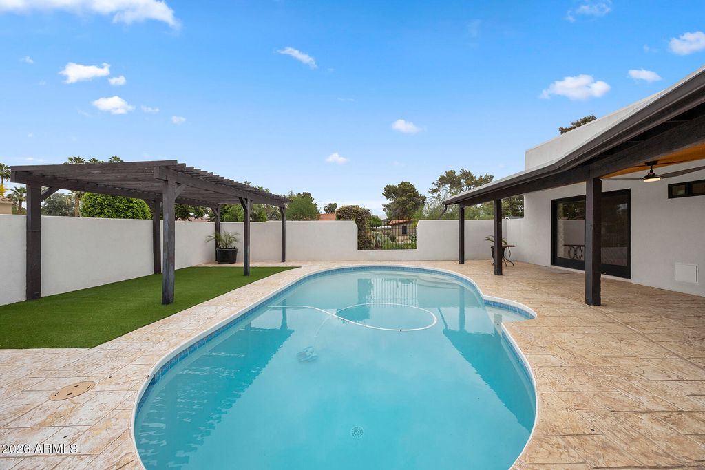 Image 23 of property listing at 14436 N CORAL GABLES Drive, Phoenix, AZ 85023