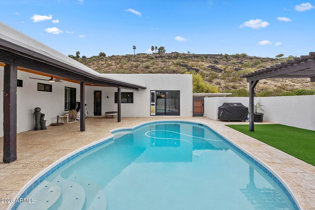 Image 24 of property listing at 14436 N CORAL GABLES Drive, Phoenix, AZ 85023