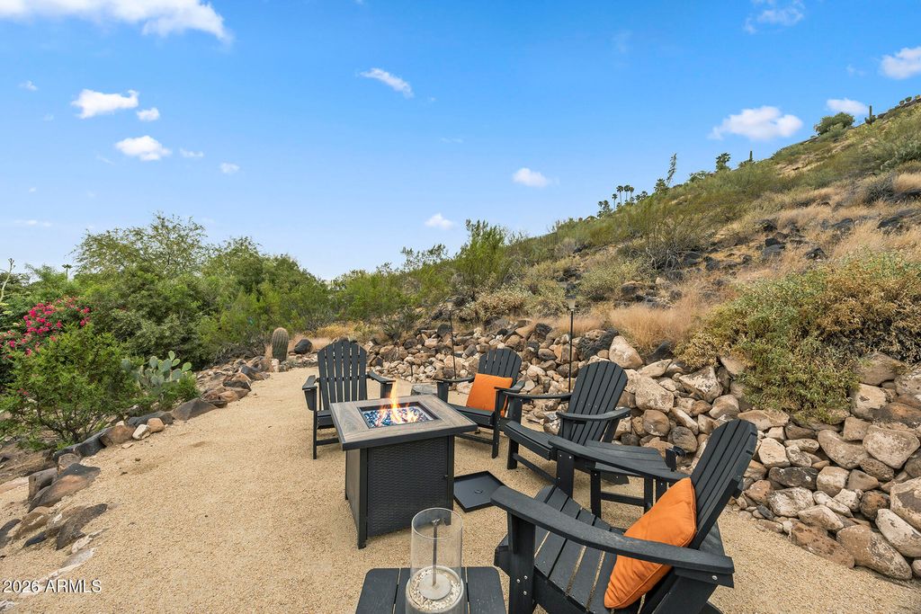 Image 27 of property listing at 14436 N CORAL GABLES Drive, Phoenix, AZ 85023