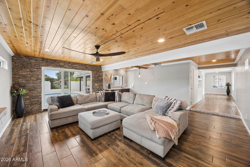 Image 28 of property listing at 14436 N CORAL GABLES Drive, Phoenix, AZ 85023