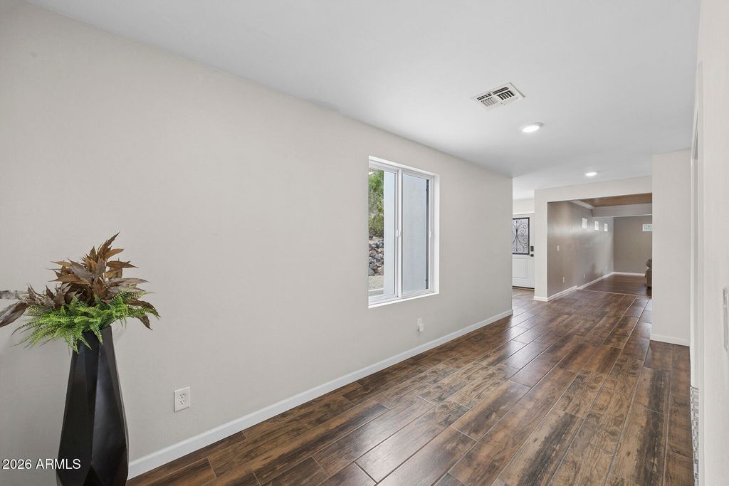 Image 30 of property listing at 14436 N CORAL GABLES Drive, Phoenix, AZ 85023