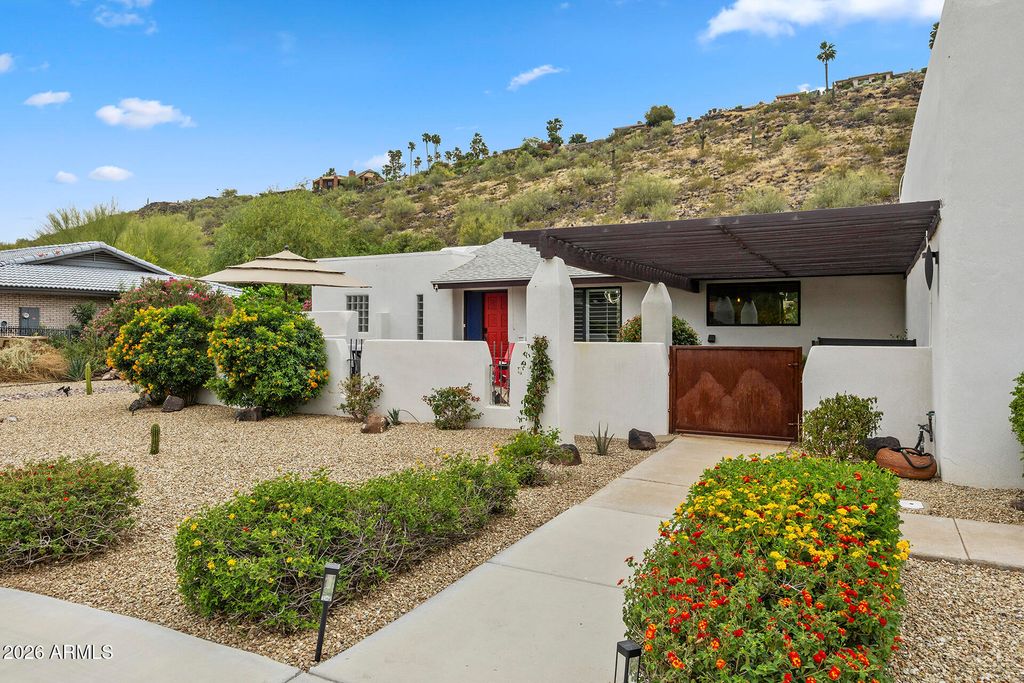 Image 7 of property listing at 14436 N CORAL GABLES Drive, Phoenix, AZ 85023