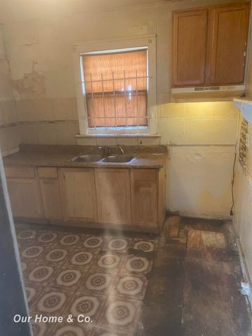 671 Lakewood Street, Detroit, MI 48215