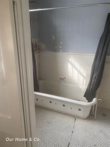 671 Lakewood Street, Detroit, MI 48215