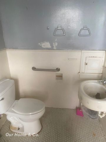 671 Lakewood Street, Detroit, MI 48215