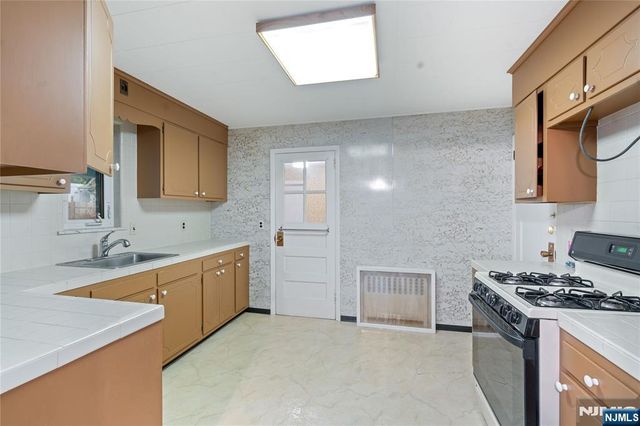 15 Edgewater Road, Cliffside Park, NJ 07010