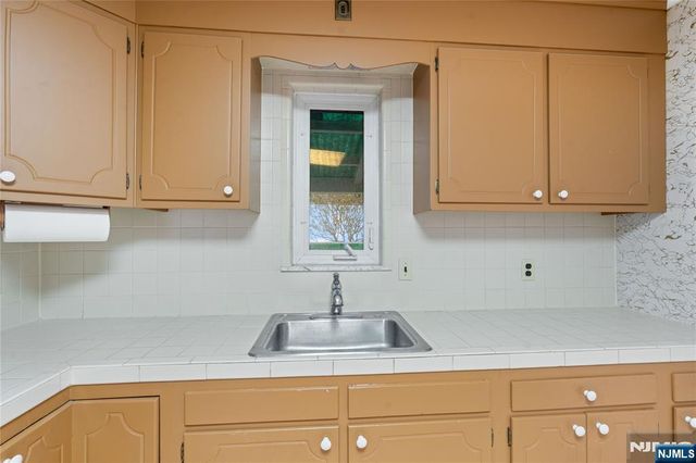 15 Edgewater Road, Cliffside Park, NJ 07010