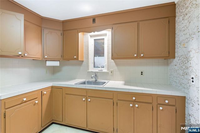 15 Edgewater Road, Cliffside Park, NJ 07010