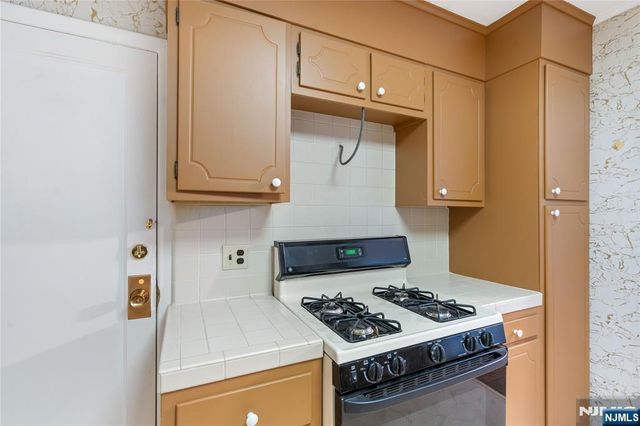 15 Edgewater Road, Cliffside Park, NJ 07010