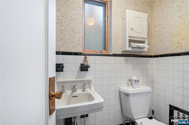 15 Edgewater Road, Cliffside Park, NJ 07010