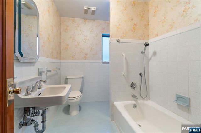 15 Edgewater Road, Cliffside Park, NJ 07010