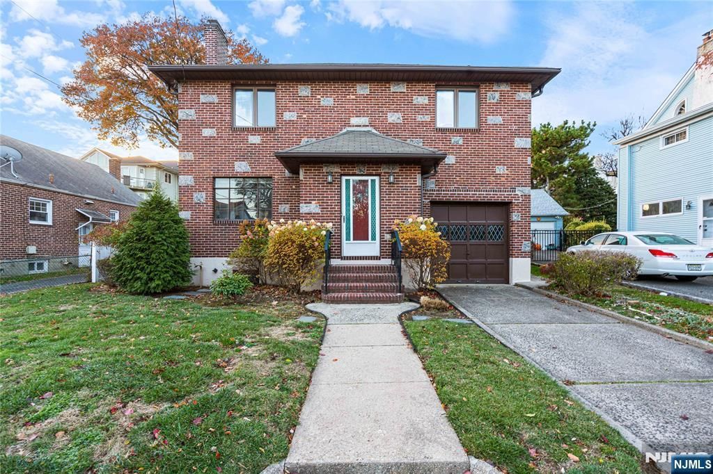15 Edgewater Road, Cliffside Park, NJ 07010