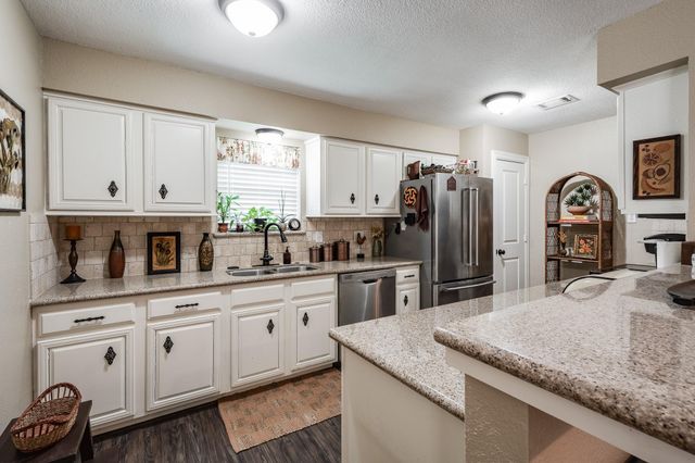 1041 Magnolia Point Drive, Huffman, TX 77336