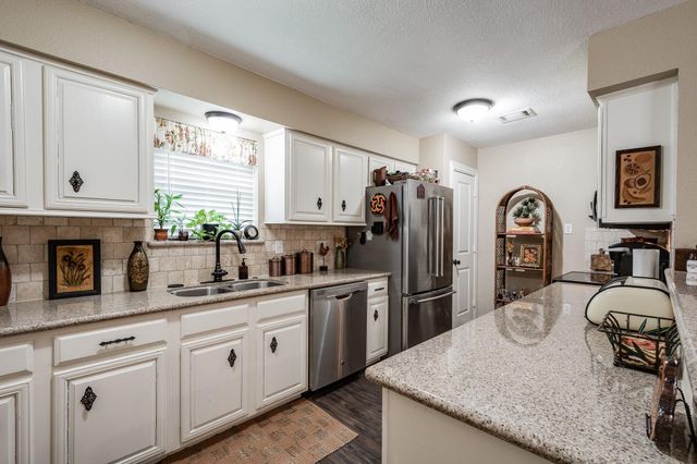 1041 Magnolia Point Drive, Huffman, TX 77336