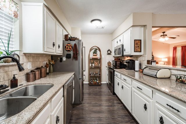 1041 Magnolia Point Drive, Huffman, TX 77336