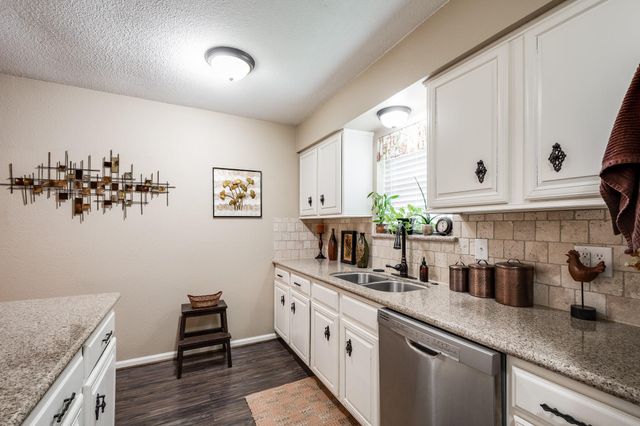 1041 Magnolia Point Drive, Huffman, TX 77336