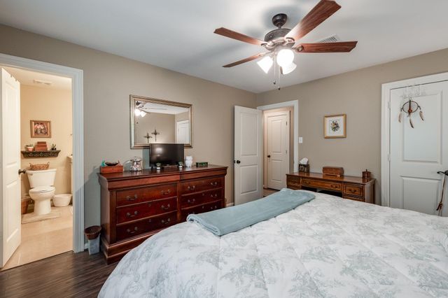 1041 Magnolia Point Drive, Huffman, TX 77336