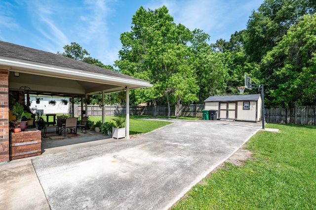 1041 Magnolia Point Drive, Huffman, TX 77336