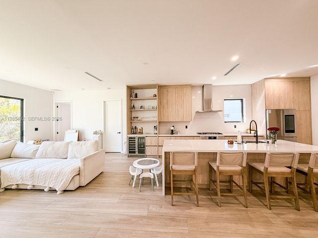 6200 SW 57th Dr, South Miami, FL 33143