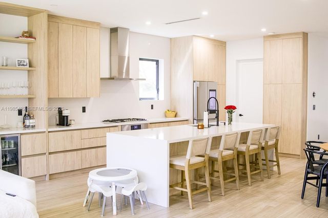 6200 SW 57th Dr, South Miami, FL 33143