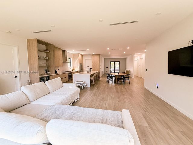 6200 SW 57th Dr, South Miami, FL 33143