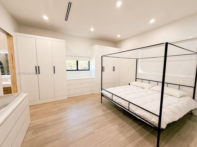 6200 SW 57th Dr, South Miami, FL 33143