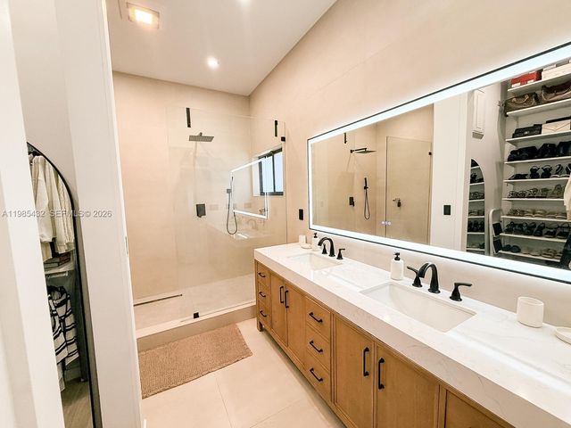 6200 SW 57th Dr, South Miami, FL 33143