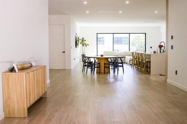 6200 SW 57th Dr, South Miami, FL 33143