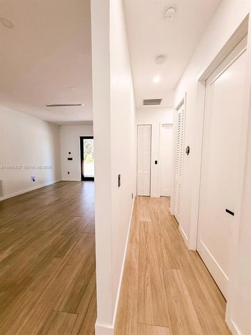 6200 SW 57th Dr, South Miami, FL 33143